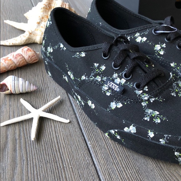 🍋VANS MIDNIGHT FLORAL🍋 - Picture 4 of 8